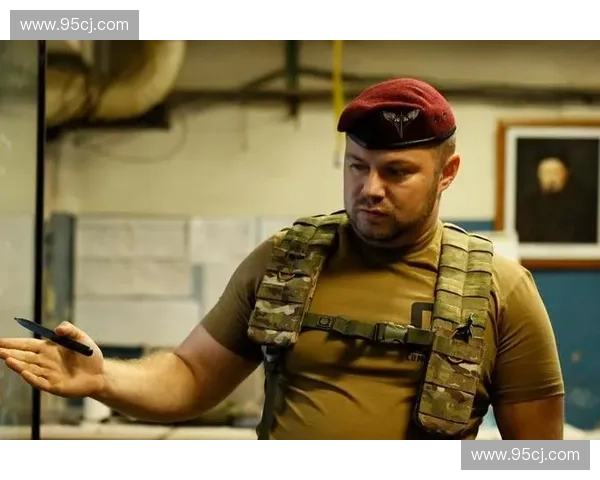 半英雄变体：从独立到共生的超级力量与人性探索